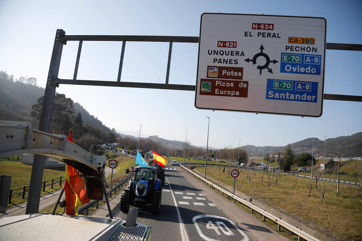 Movilización del campo asturiano: los tractores toman las carreteras