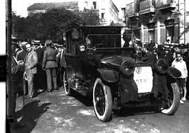 Coche en Gijón, en 1924.