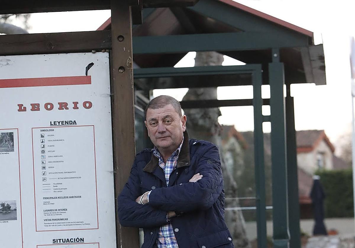 Miguel Llanos, en la sede de la federación Les Caseríes.