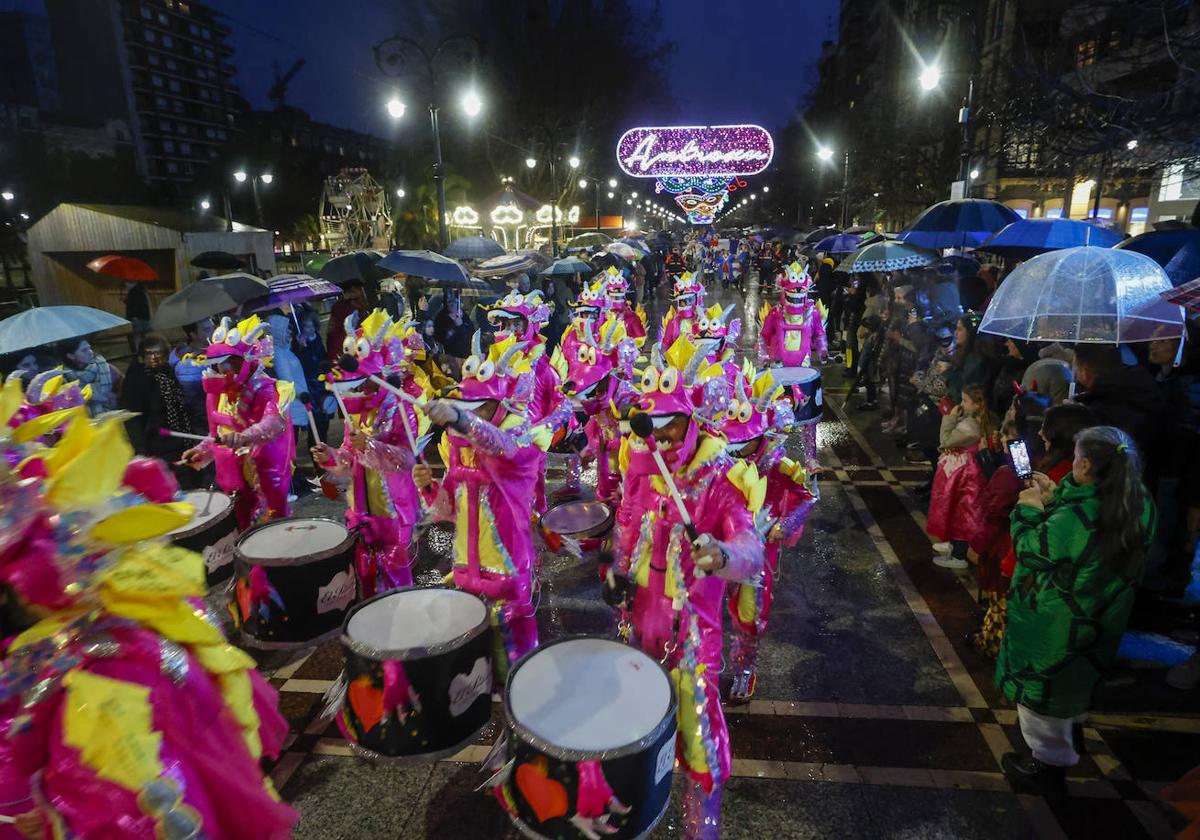 El desfile del entierro de la sardina del Antroxu de Gijón de 2023.