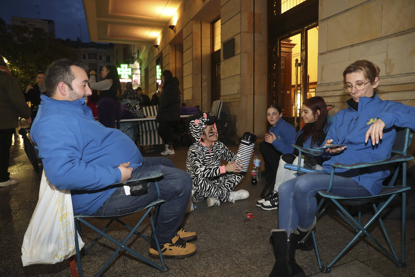 Acampada en Gijón para conseguir las entradas del concurso de charangas