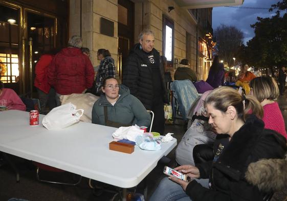 Acampada en Gijón para conseguir las entradas del concurso de charangas