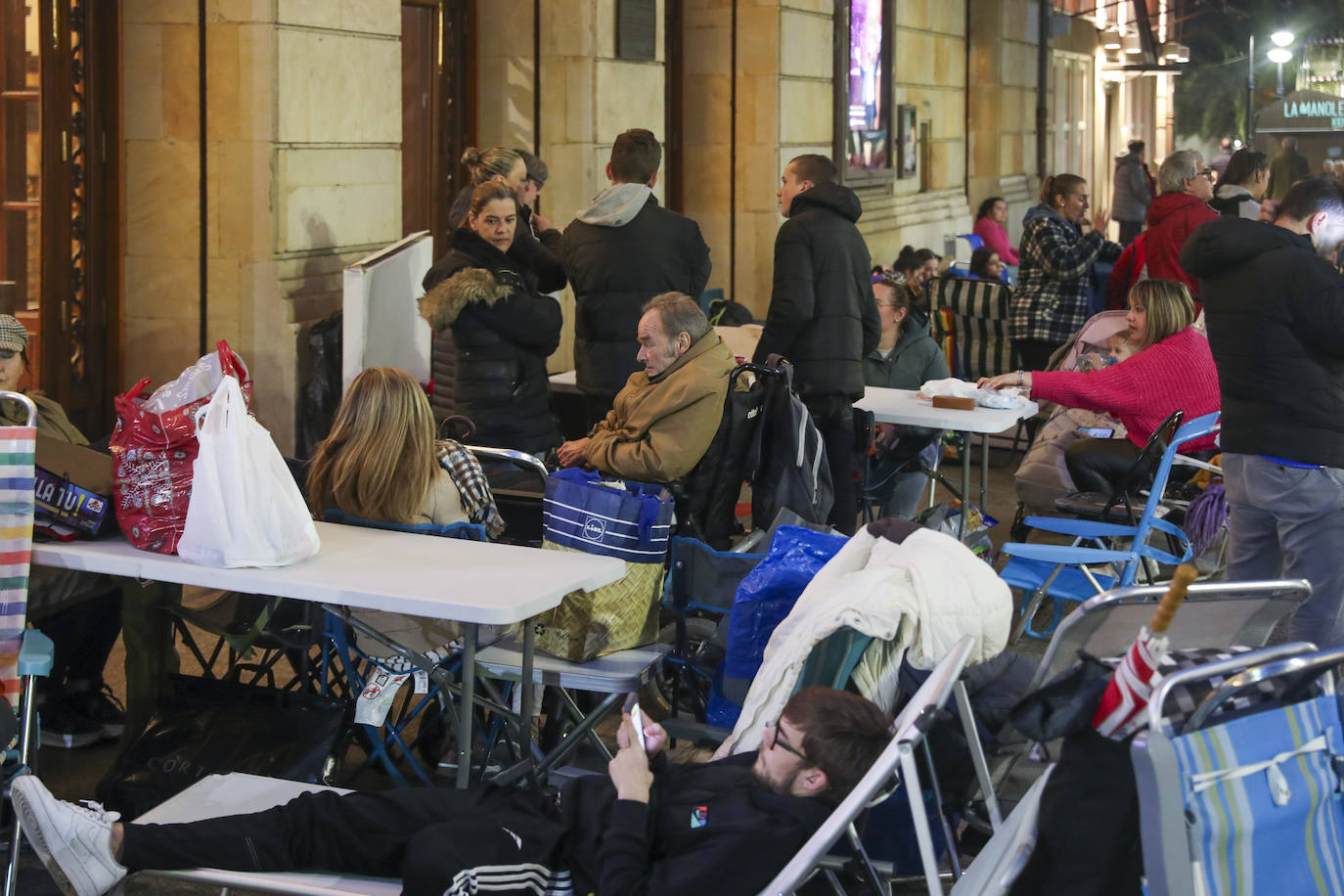 Acampada en Gijón para conseguir las entradas del concurso de charangas