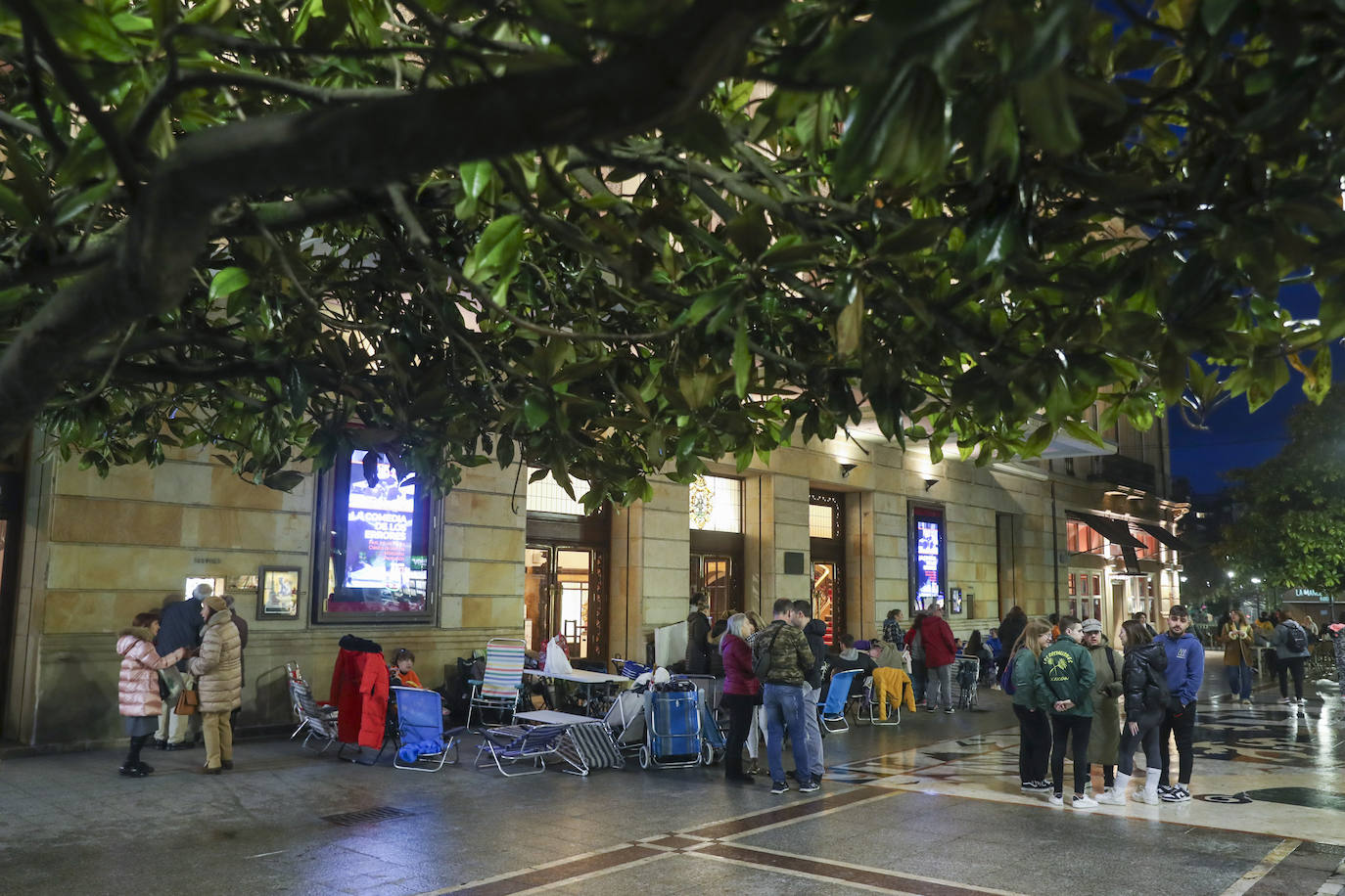 Acampada en Gijón para conseguir las entradas del concurso de charangas