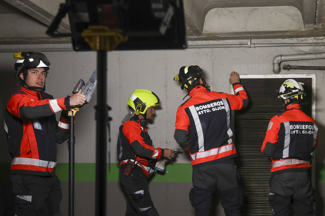 El acceso al pasadizo del refugio de Begoña, lleno de escombros