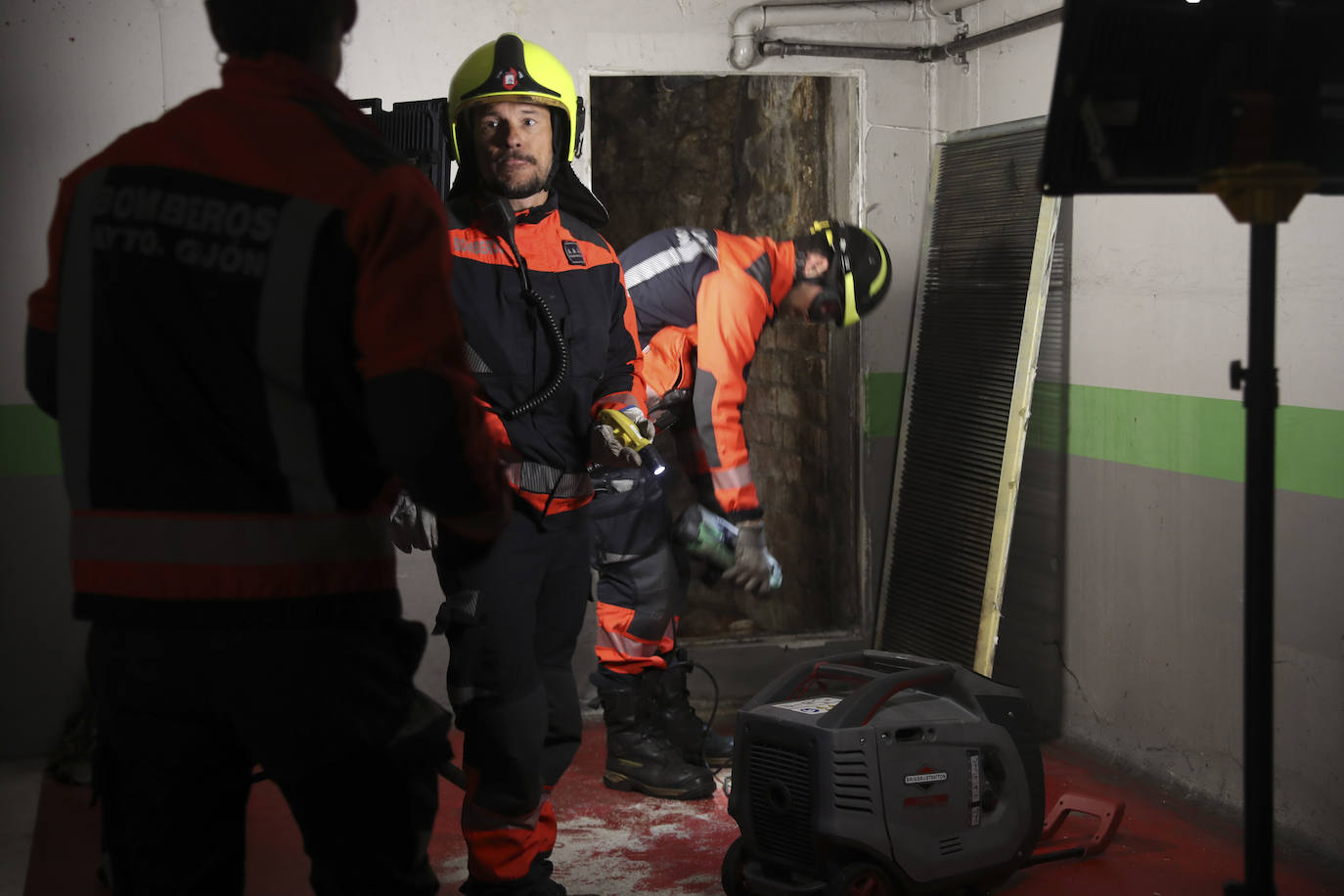 El acceso al pasadizo del refugio de Begoña, lleno de escombros