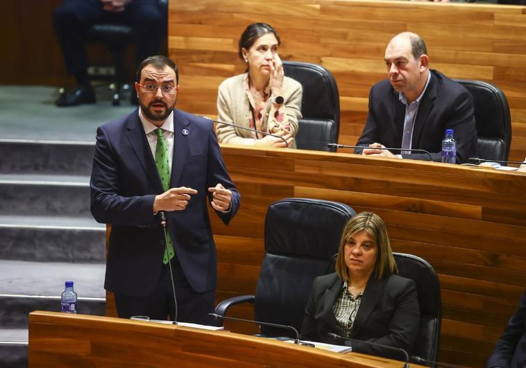 Adrián Barbón, durante su intervención ayer en el pleno de la Junta.