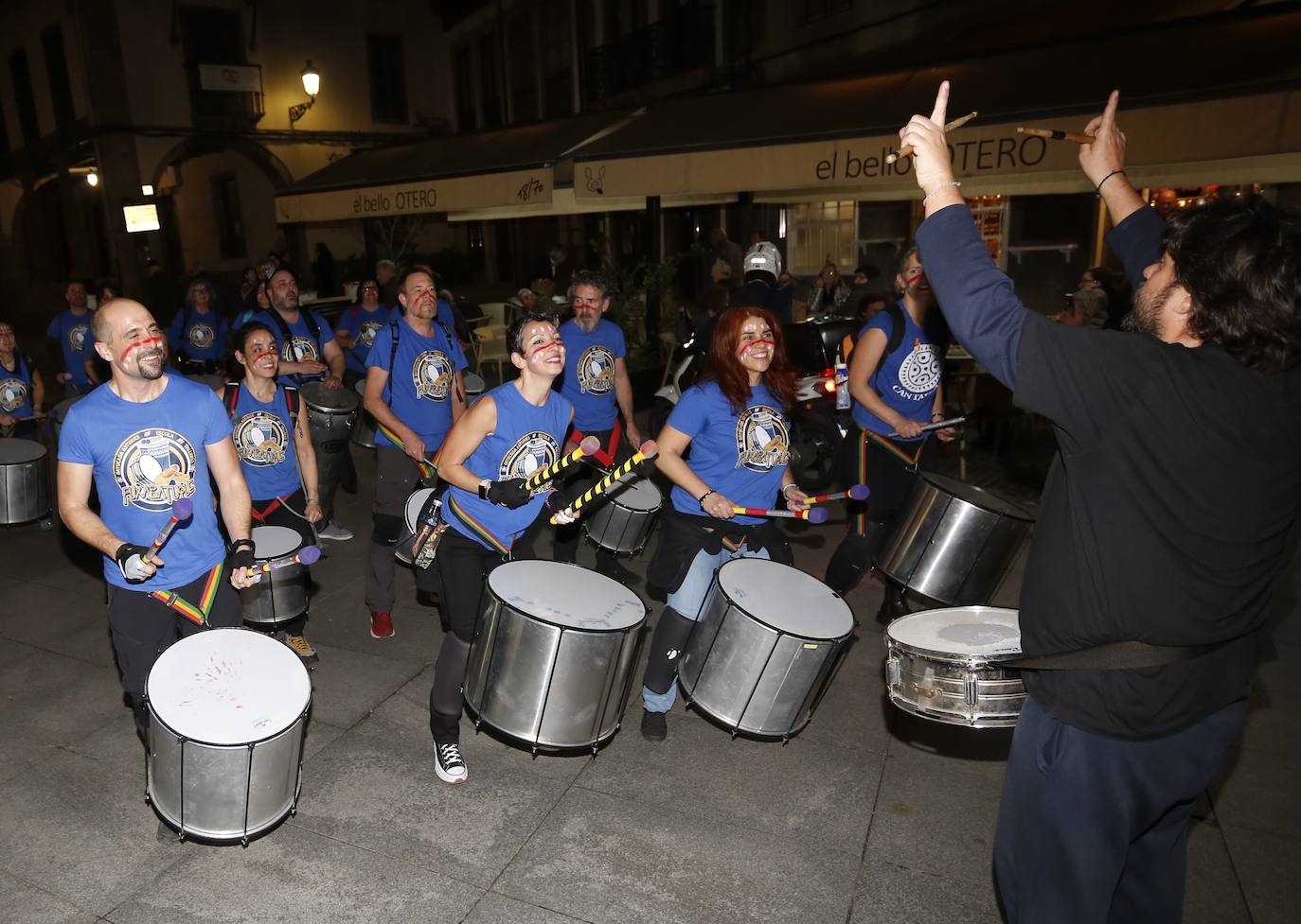 Avilés se va de comadres