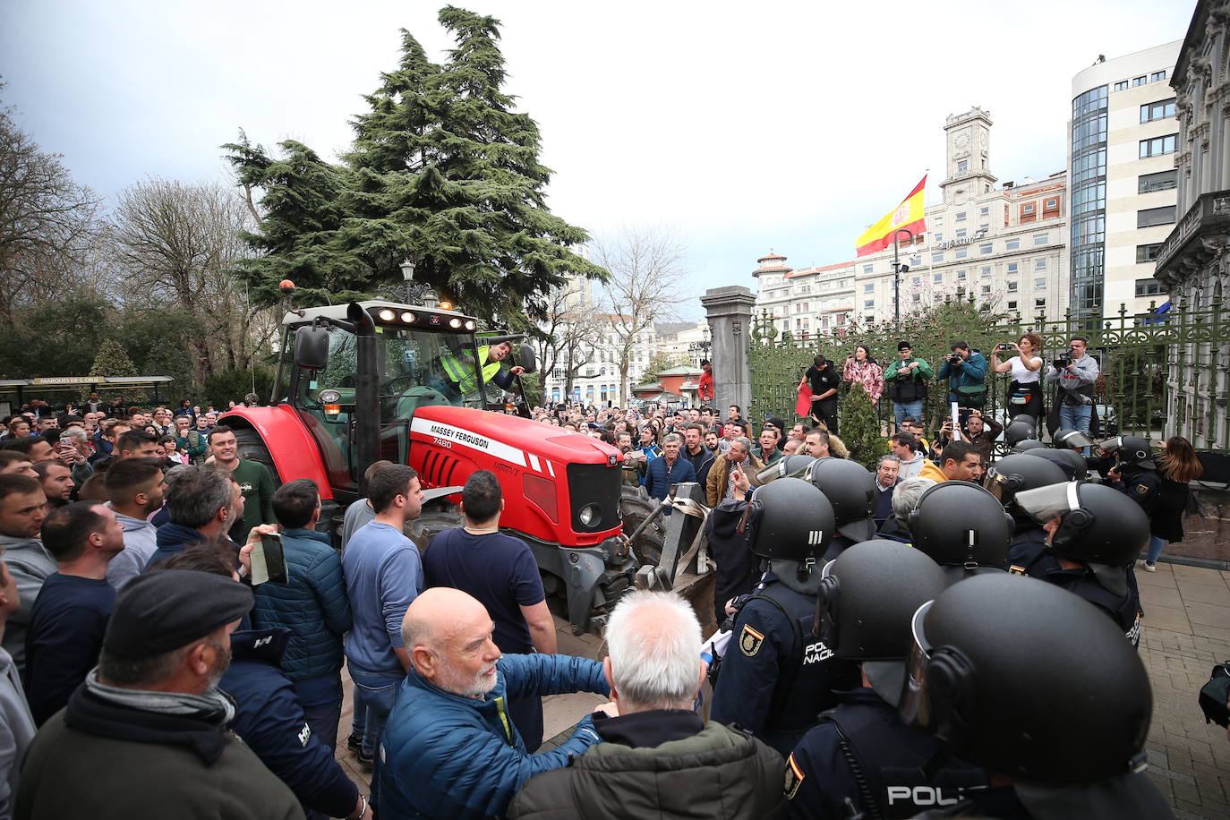 Tractorada en Asturias: las imágenes que deja la protesta del campo asturiano