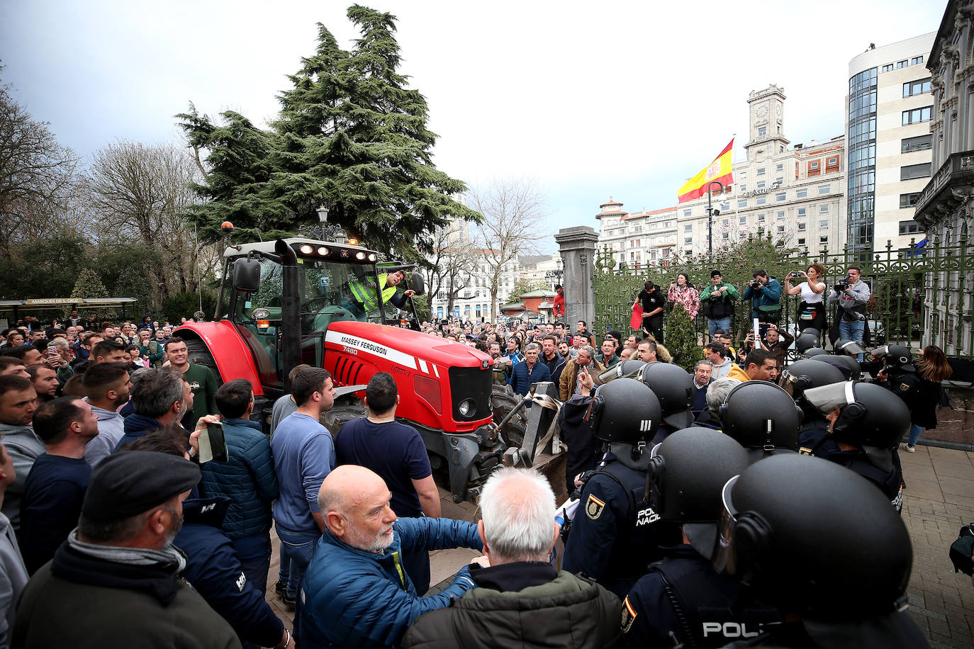 Tractorada en Asturias: las imágenes que deja la protesta del campo asturiano
