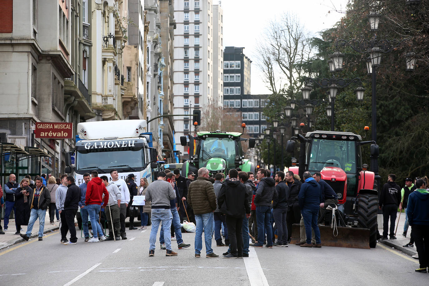 Tractorada en Asturias: las imágenes que deja la protesta del campo asturiano