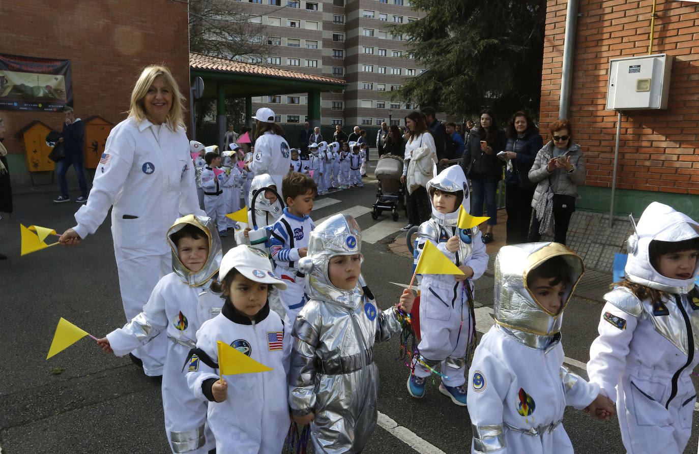 La fantasía del antroxu inunda los colegios de Gijón