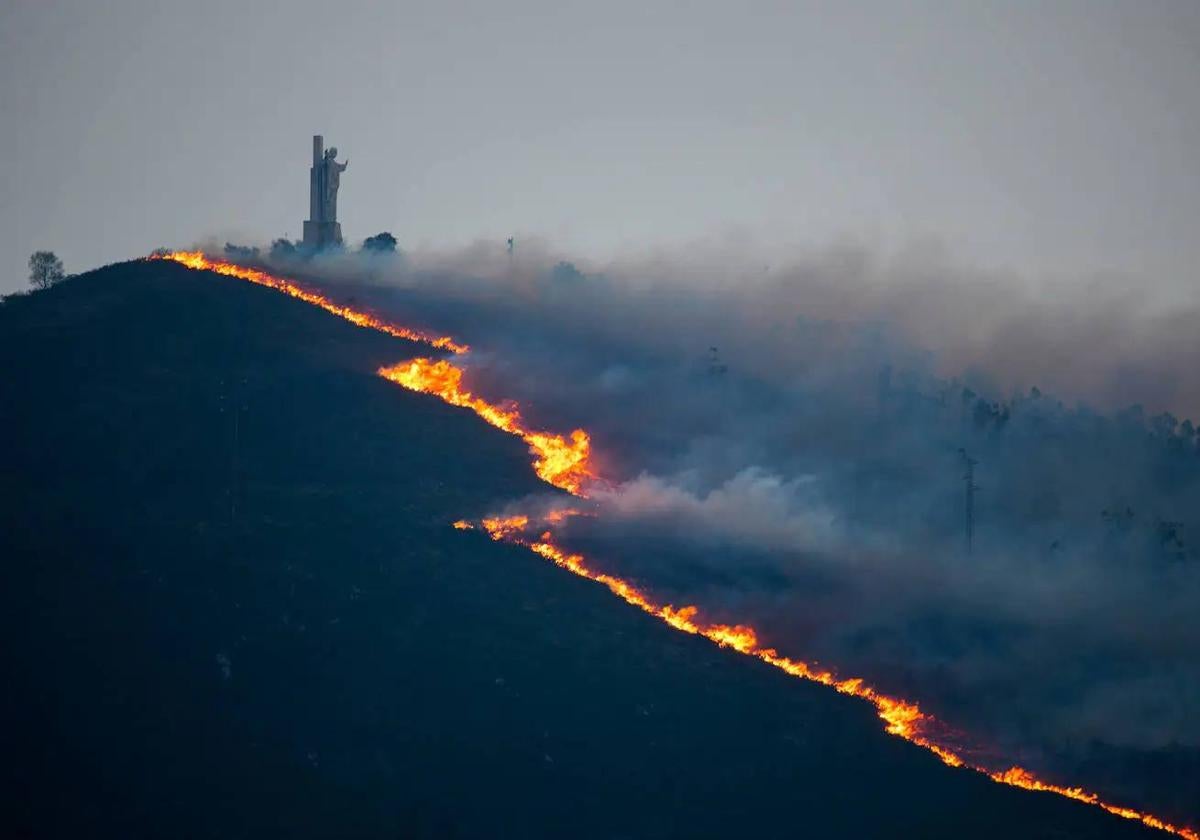 Incendio en el Monte Naranco, en Oviedo, en el pasado mes de marzo de 2023.