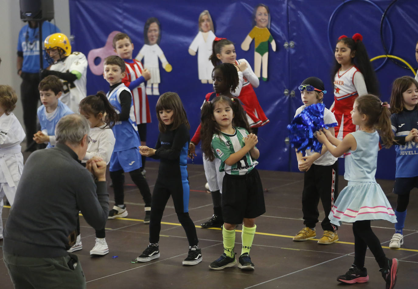 La fantasía del antroxu inunda los colegios de Gijón