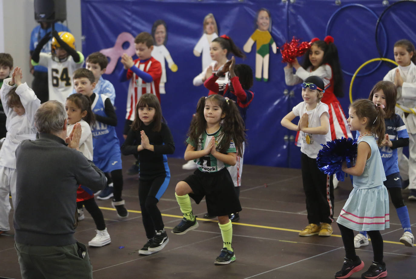 La fantasía del antroxu inunda los colegios de Gijón