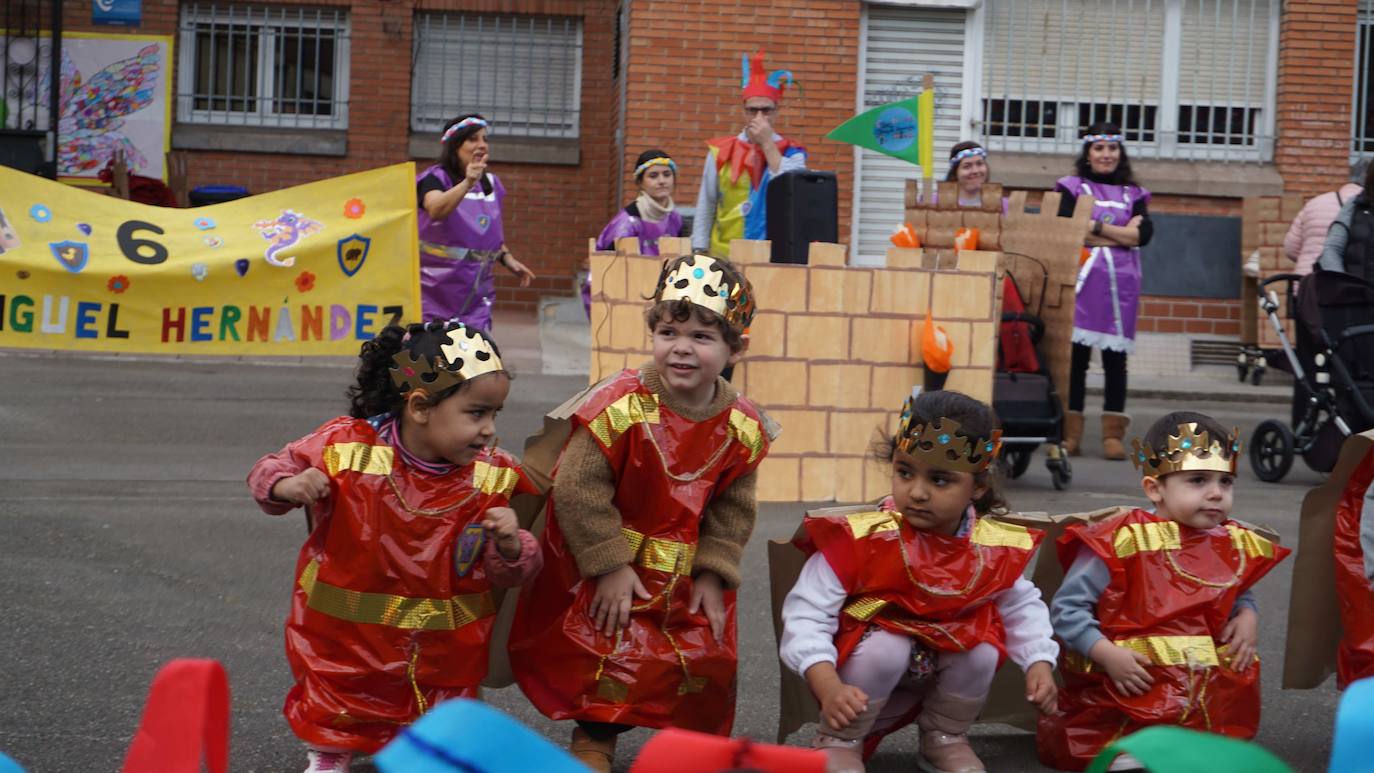 La fantasía del antroxu inunda los colegios de Gijón