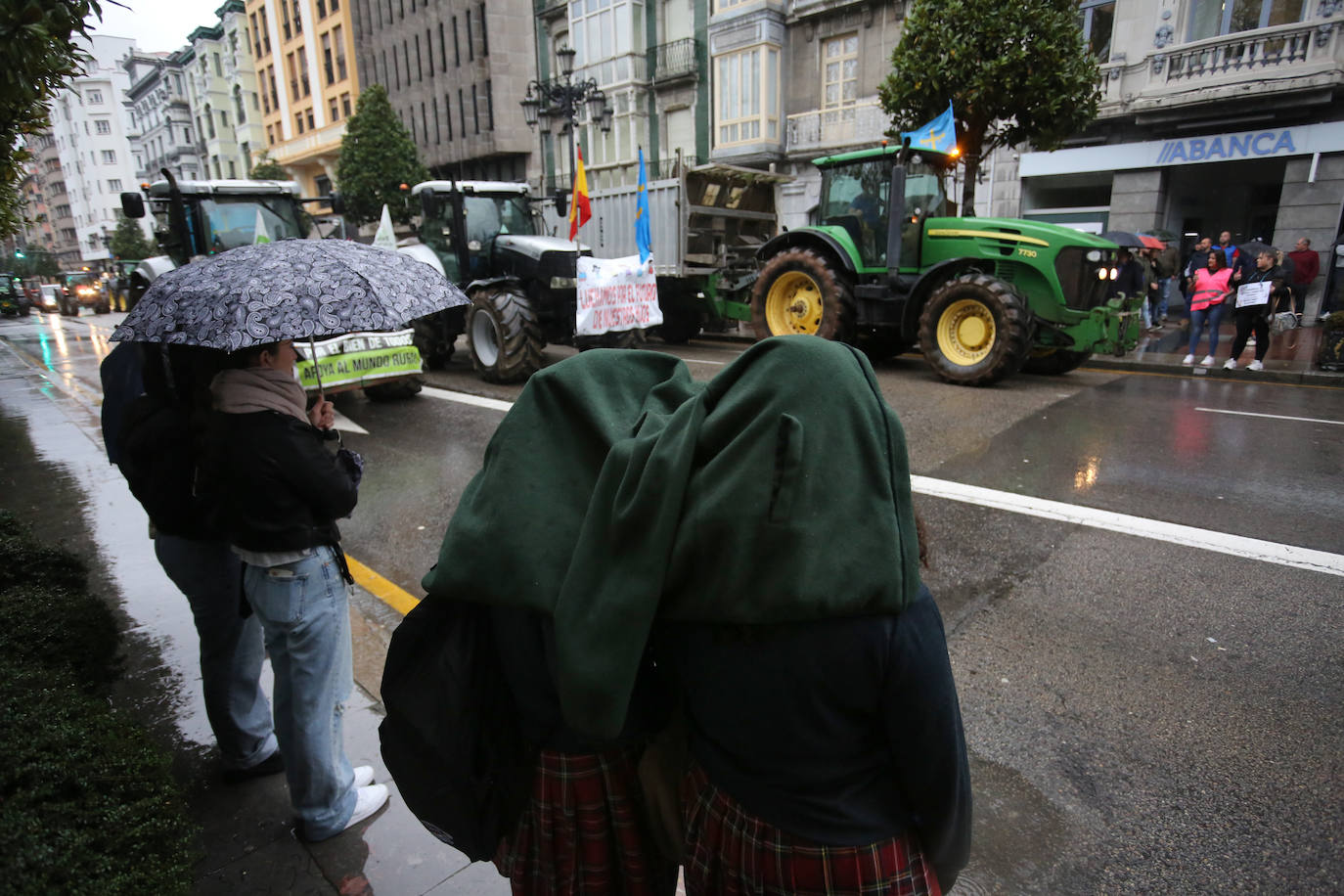Así ha sido la tractorada en Oviedo de este viernes