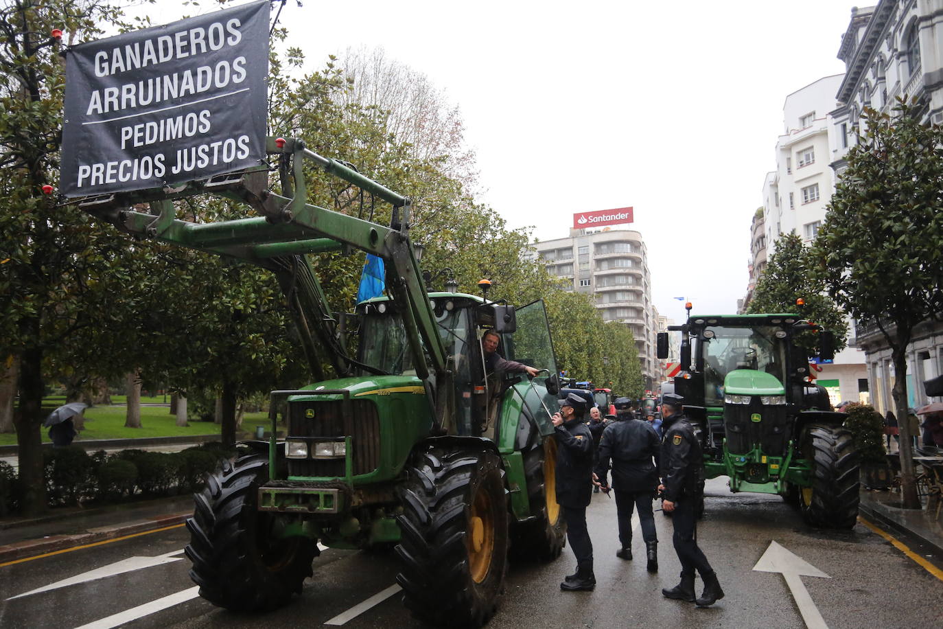 Así ha sido la tractorada en Oviedo de este viernes