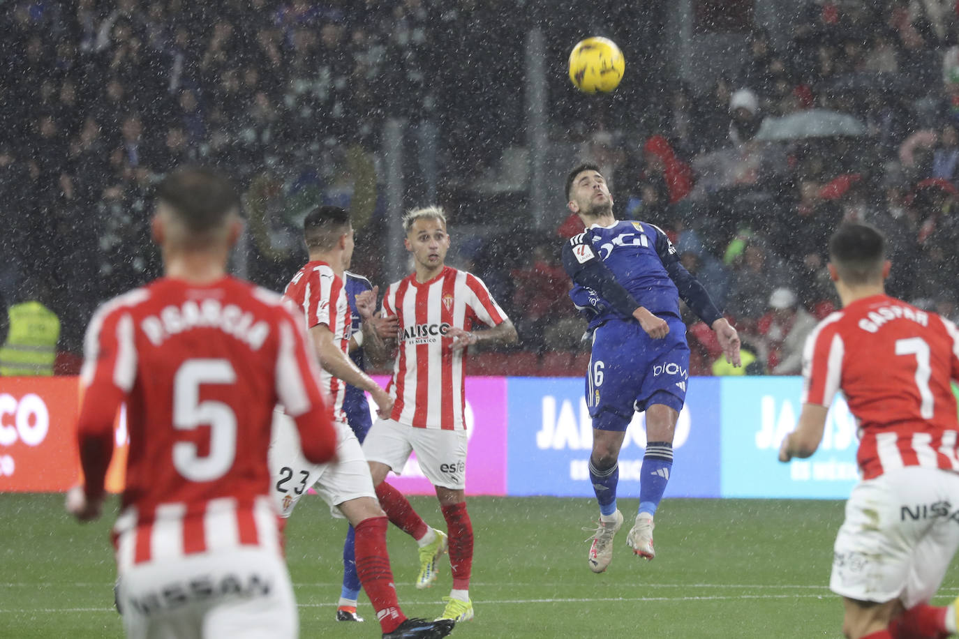 Las mejores imágenes del derbi Sporting - Real Oviedo