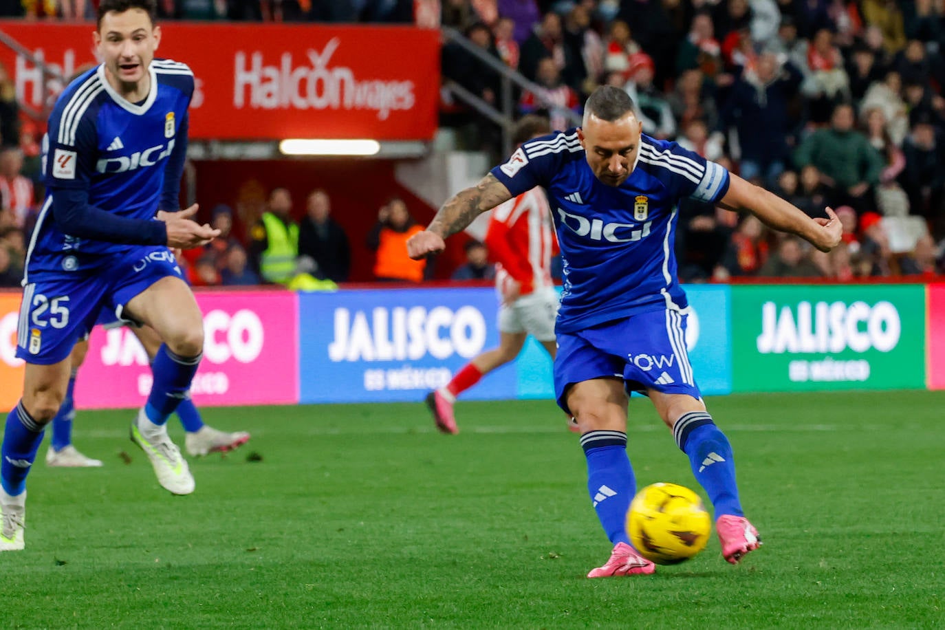 Las mejores imágenes del derbi Sporting - Real Oviedo