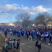 Vídeo | Así fue la llegada de la afición del Oviedo