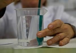 Los pequeños y pequeñas aprendieron los secretos de la refracción.