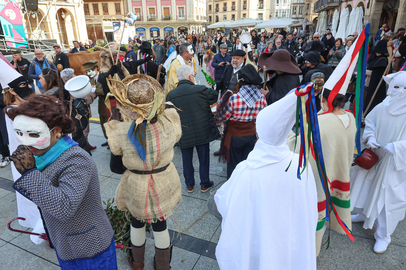 Diversión antroxera por las calles de Avilés