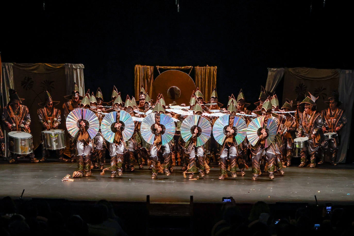 Las charangas llenan el Teatro Jovellanos por segundo día