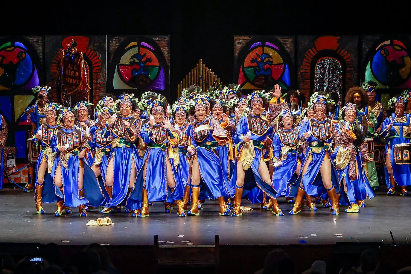 Las charangas llenan el Teatro Jovellanos por segundo día