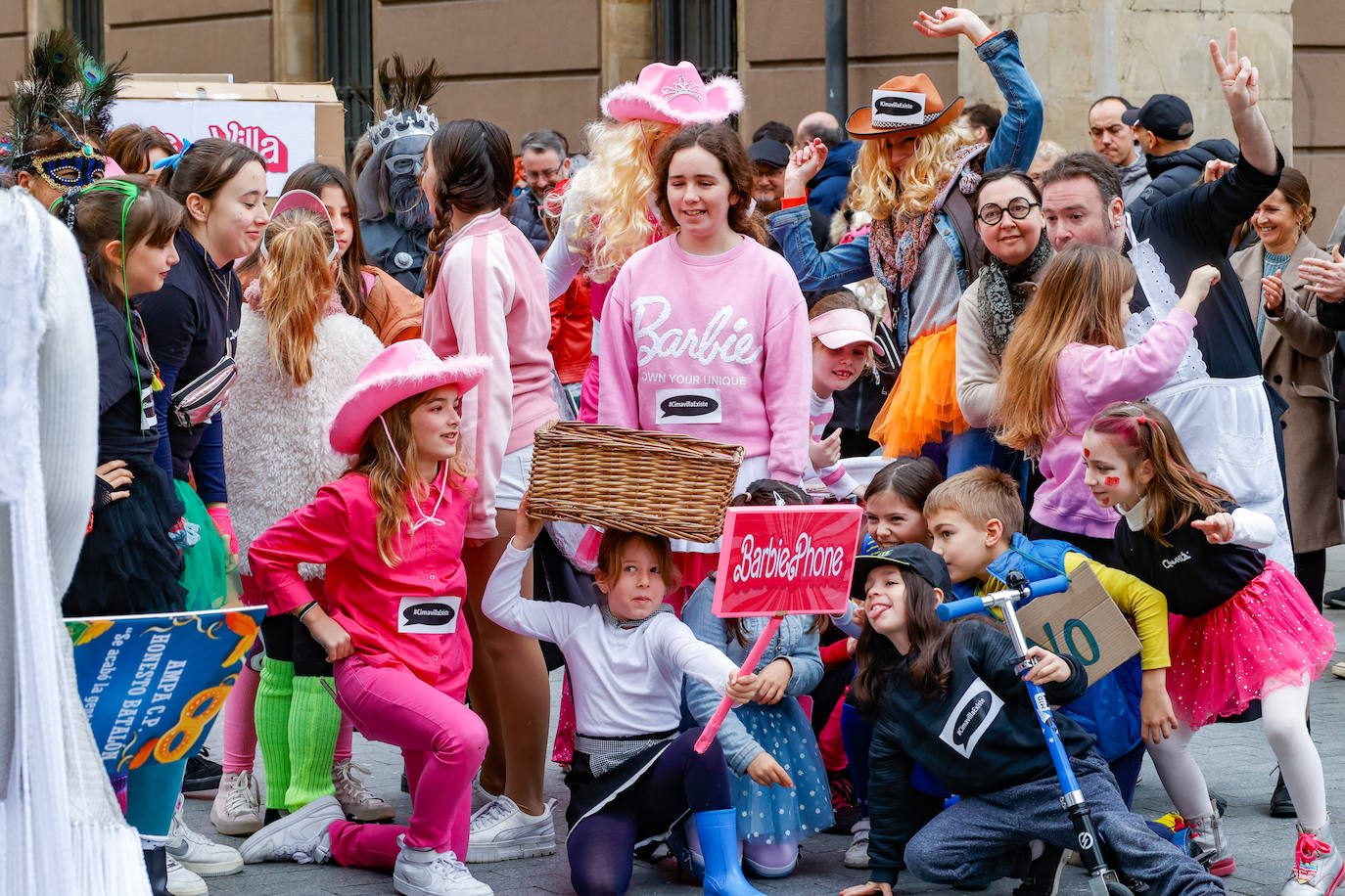 Multitudinario desfile infantil en Gijón: ilusión a todo color en el antroxu de los peques