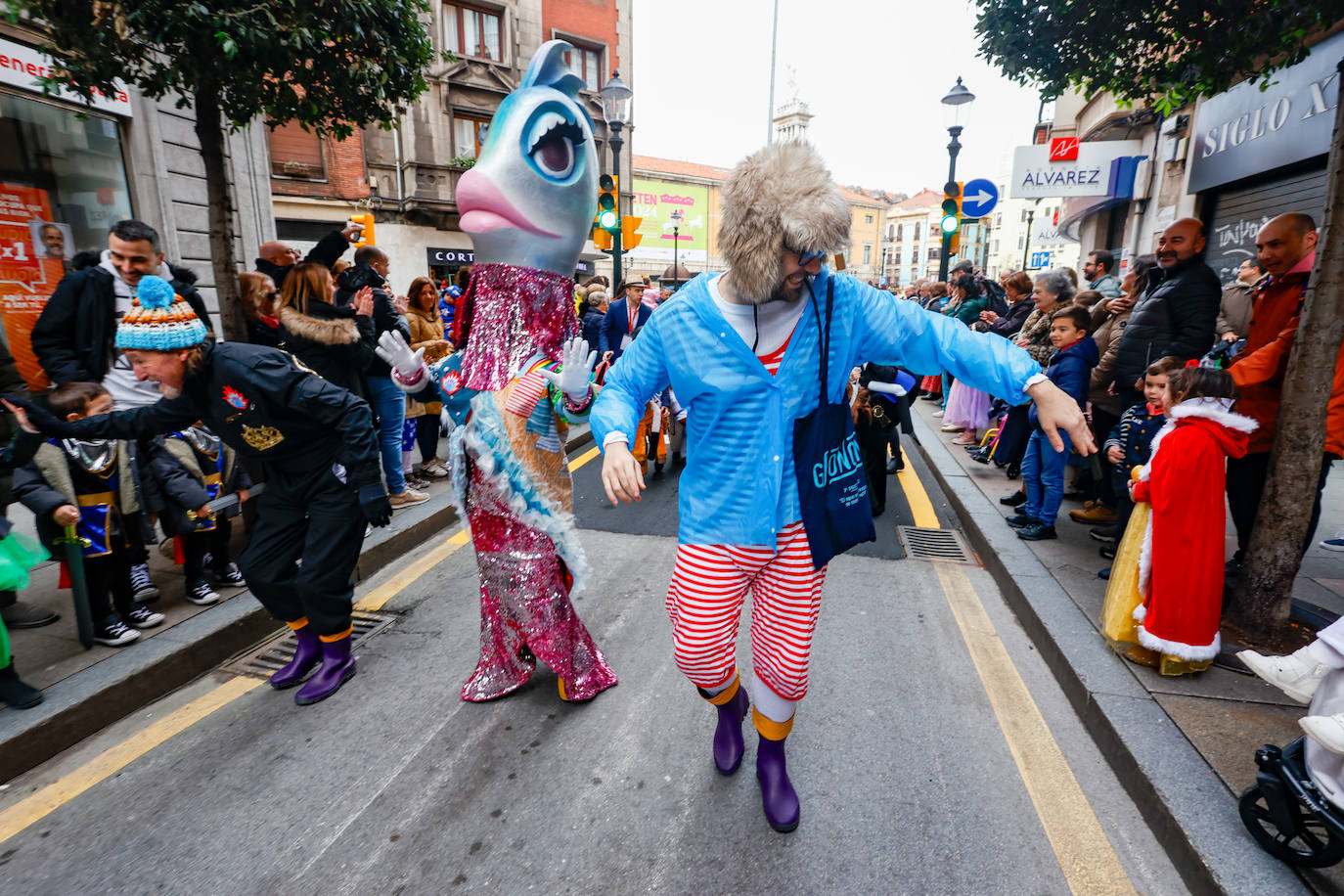 Multitudinario desfile infantil en Gijón: ilusión a todo color en el antroxu de los peques