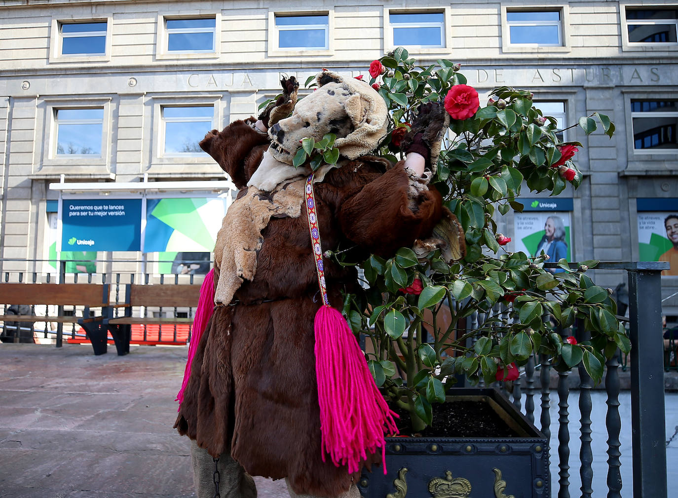 Los Mazcaritos recorren Oviedo por carnaval