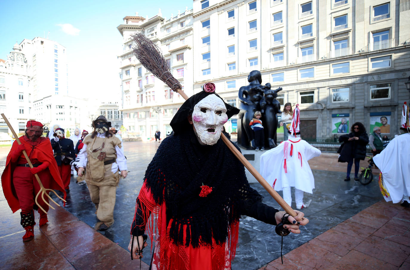 Los Mazcaritos recorren Oviedo por carnaval