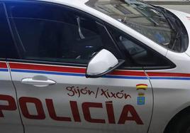 Un hombre fue detenido este domingo por agentes de la Policía Local de Gijón por conducir bajo los efectos del alcohol.