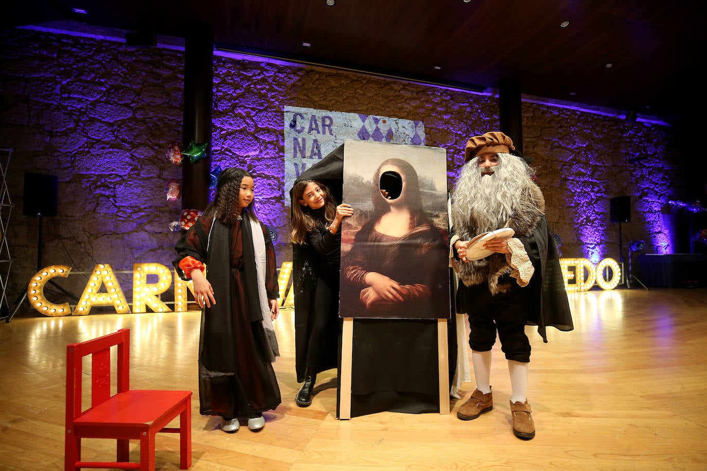 Diversión y color en el concurso de disfraces infantil de Oviedo