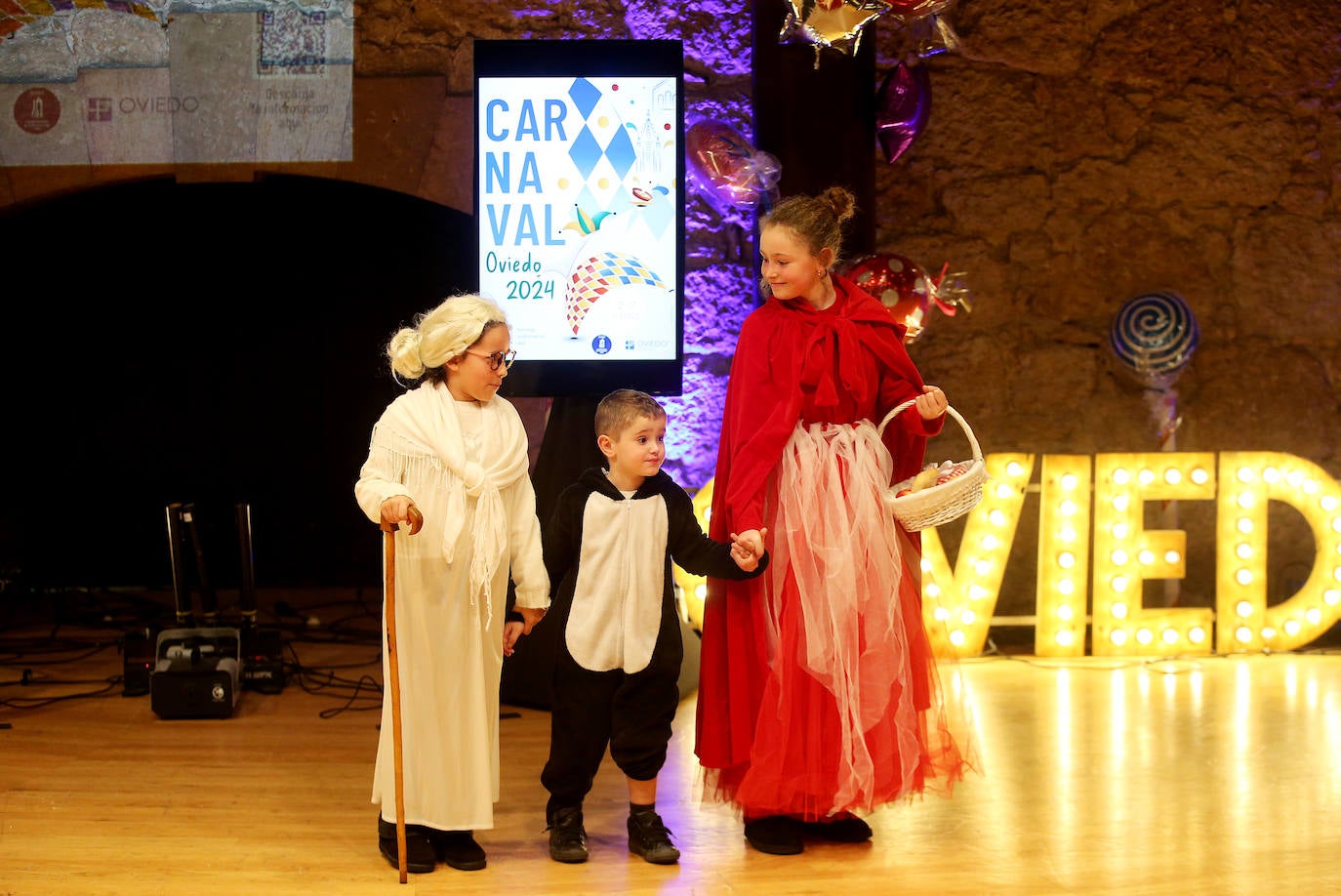 Diversión y color en el concurso de disfraces infantil de Oviedo