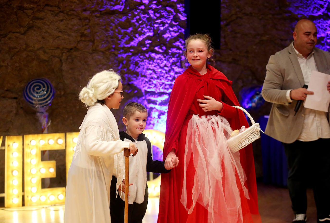 Diversión y color en el concurso de disfraces infantil de Oviedo