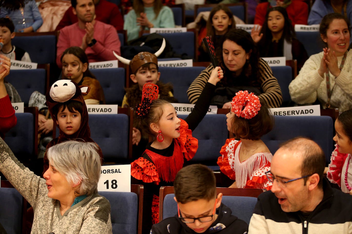 Diversión y color en el concurso de disfraces infantil de Oviedo