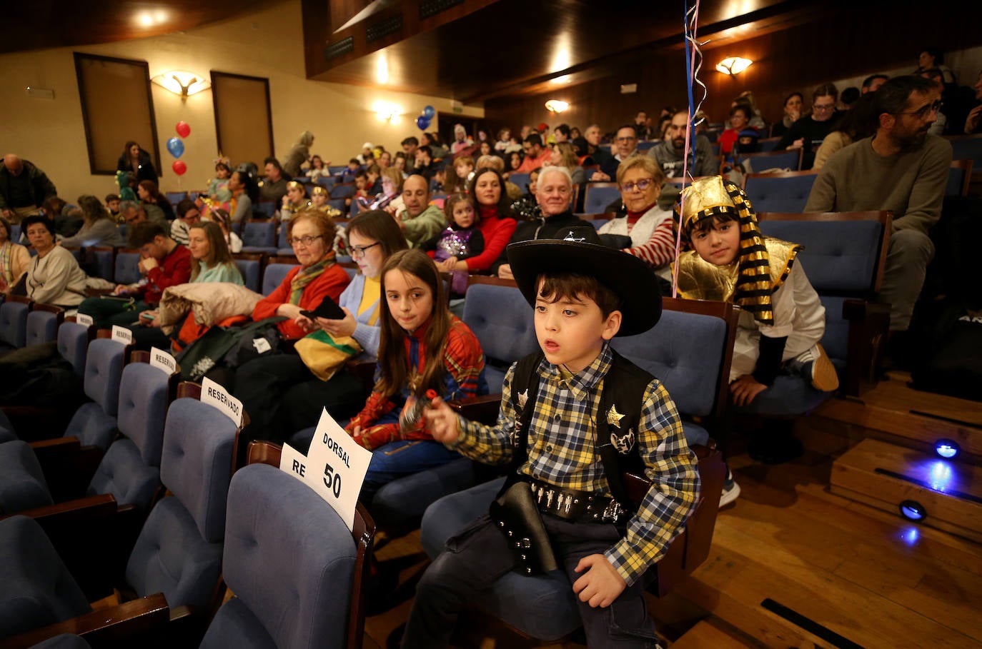 Diversión y color en el concurso de disfraces infantil de Oviedo