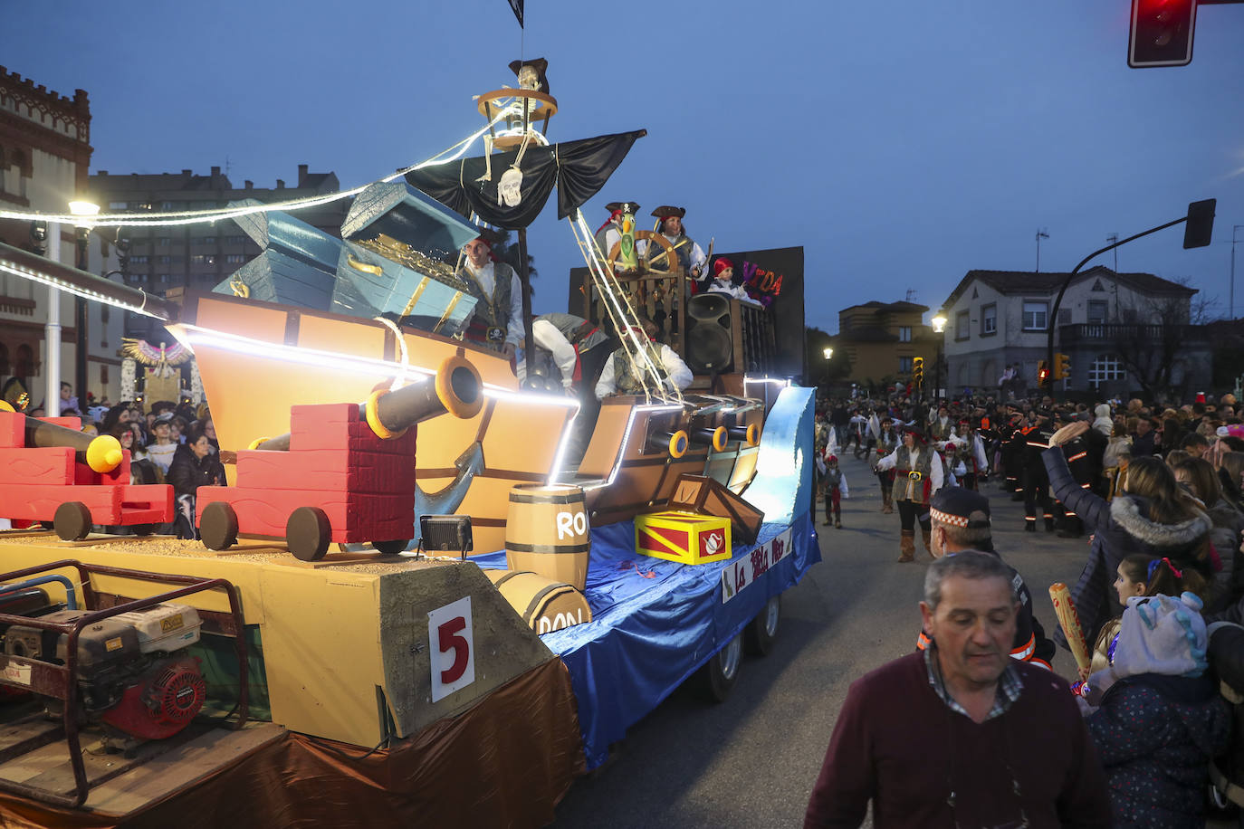 Así fue el desfile de carnaval de Gijón: una multitud y despliegue de originalidad