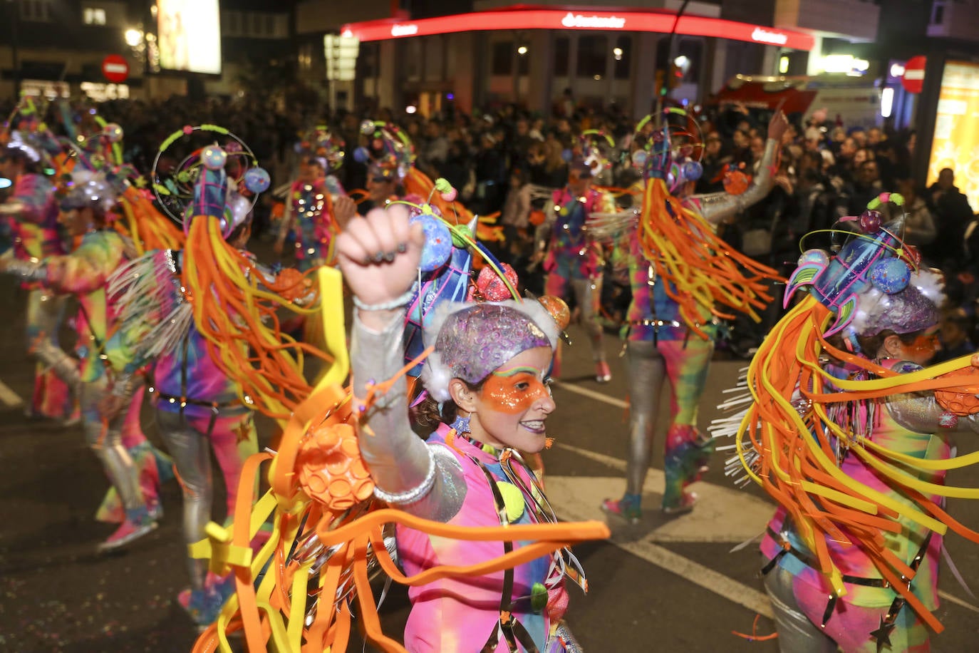 Así fue el desfile de carnaval de Gijón: una multitud y despliegue de originalidad