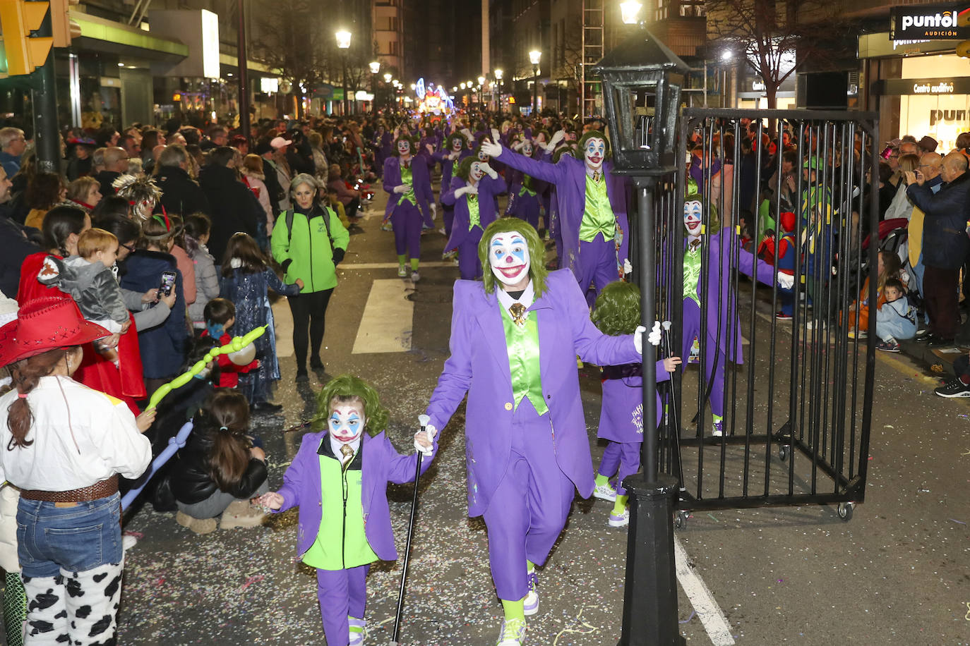 Así fue el desfile de carnaval de Gijón: una multitud y despliegue de originalidad