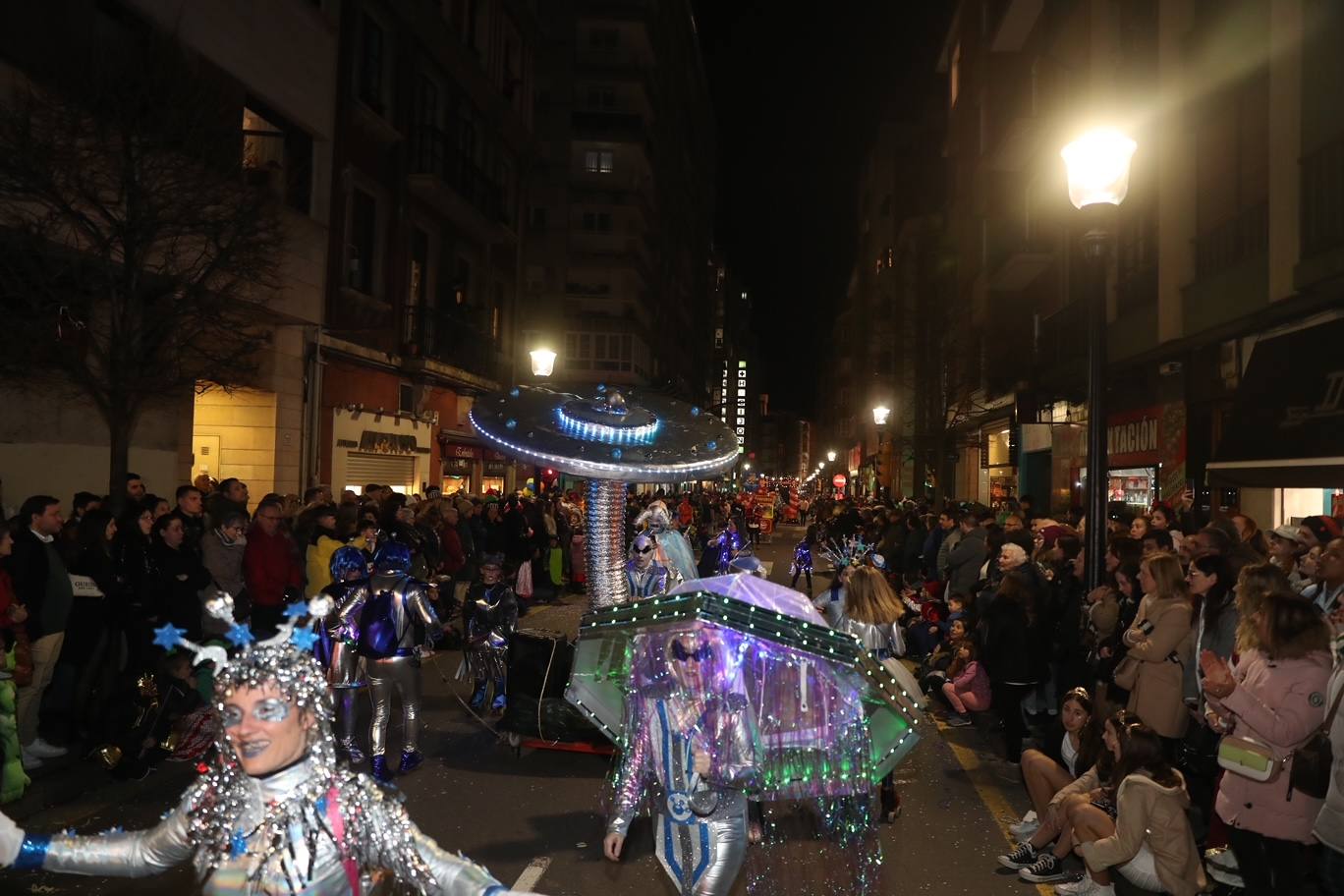 Así fue el desfile de carnaval de Gijón: una multitud y despliegue de originalidad