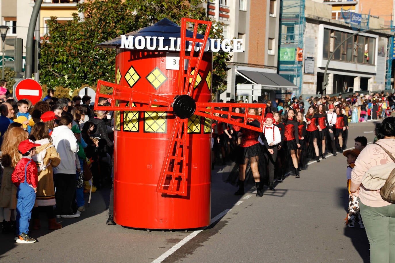 Diversión por las calles de Siero: así fue el gran desfile de carnaval