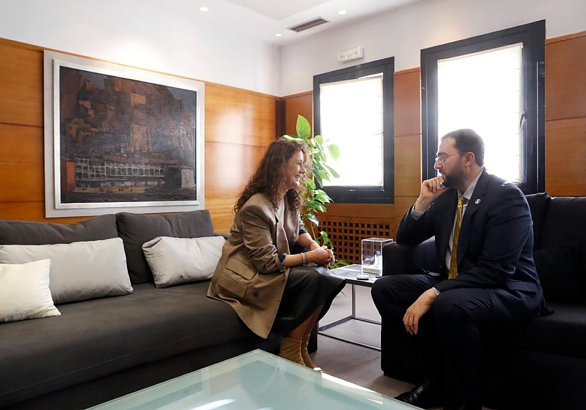 Adrián Barbón recibió a Marta Menéndez en Oviedo.