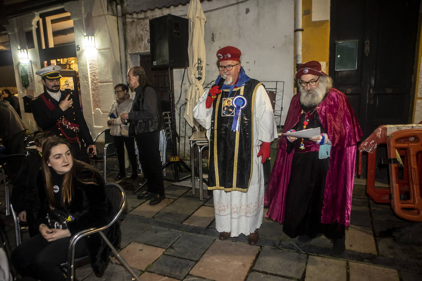 Avilés entierra a la sardina y despide su carnaval