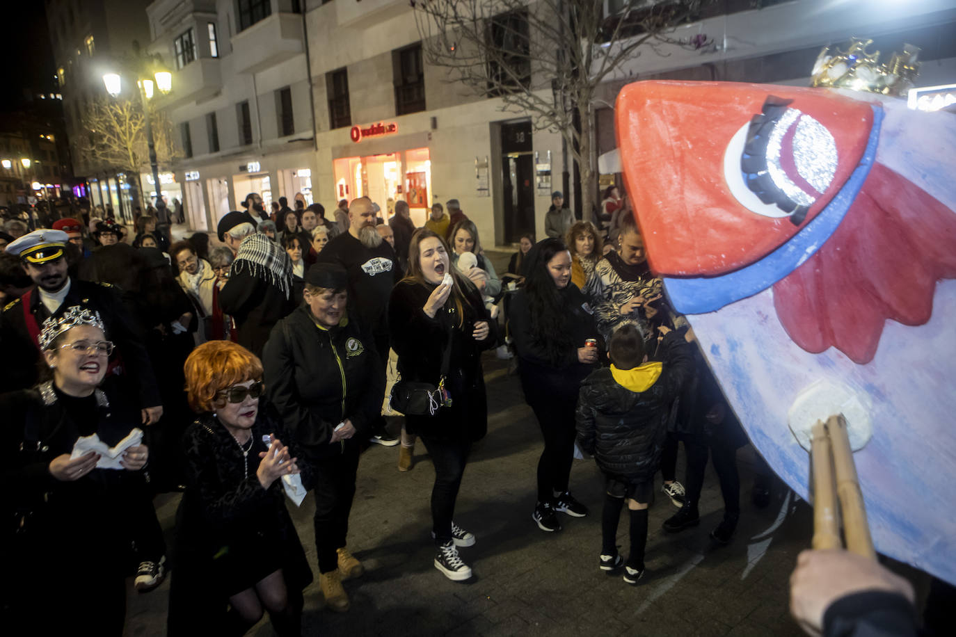 Avilés entierra a la sardina y despide su carnaval