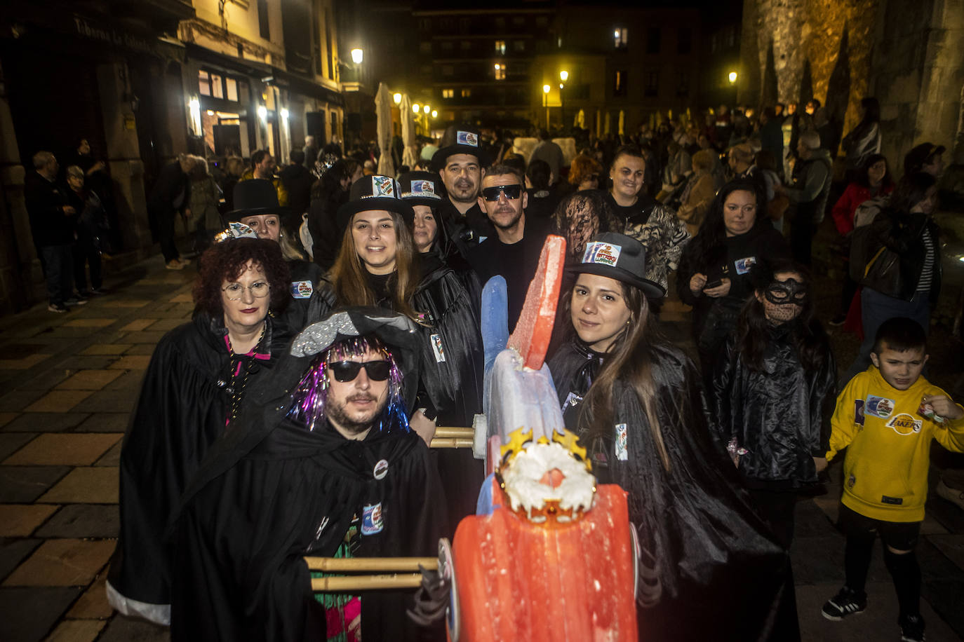 Avilés entierra a la sardina y despide su carnaval