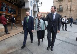 Adrián Barbón, Mariví Monteserín y Óscar Puente, en Avilés.