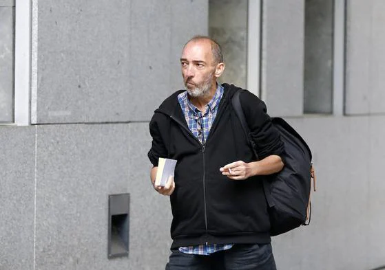 Natalio Grueso, camino de la Audiencia Provincial en 2019.